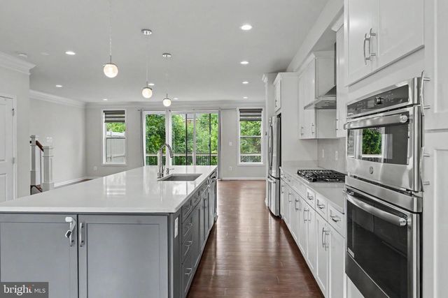 22503 WINDSOR LOCKS SQ, Ashburn, VA 20148