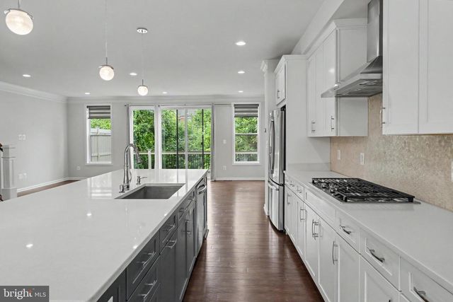 22503 WINDSOR LOCKS SQ, Ashburn, VA 20148