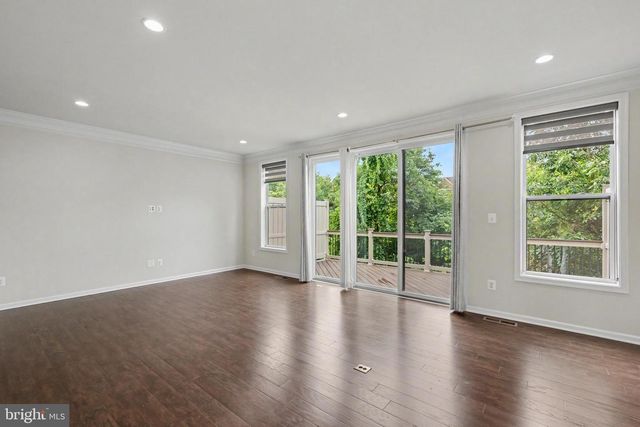 22503 WINDSOR LOCKS SQ, Ashburn, VA 20148