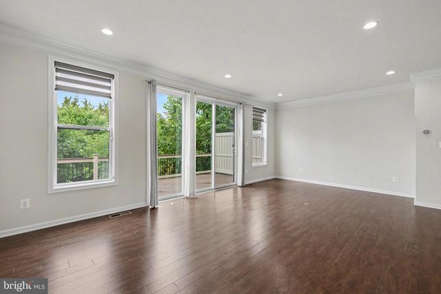22503 WINDSOR LOCKS SQ, Ashburn, VA 20148