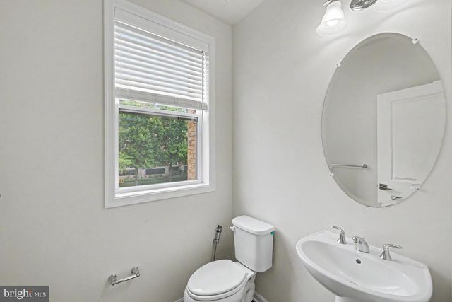 22503 WINDSOR LOCKS SQ, Ashburn, VA 20148