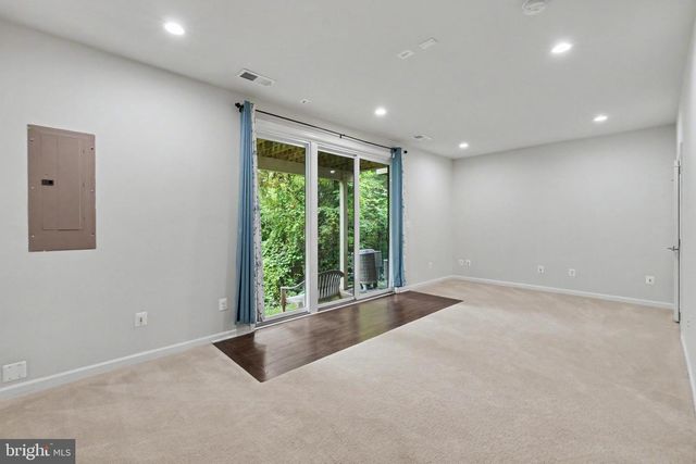 22503 WINDSOR LOCKS SQ, Ashburn, VA 20148