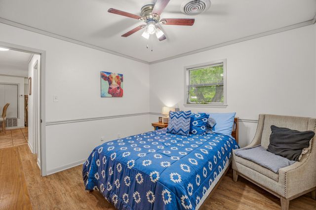 200 E Plum Avenue, De Leon, TX 76444