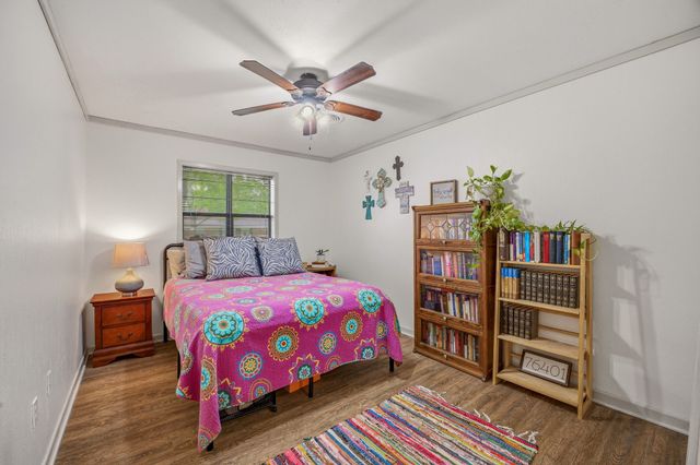 200 E Plum Avenue, De Leon, TX 76444