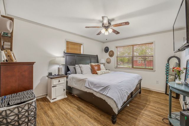 200 E Plum Avenue, De Leon, TX 76444