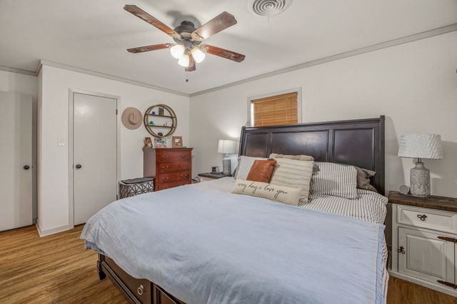200 E Plum Avenue, De Leon, TX 76444