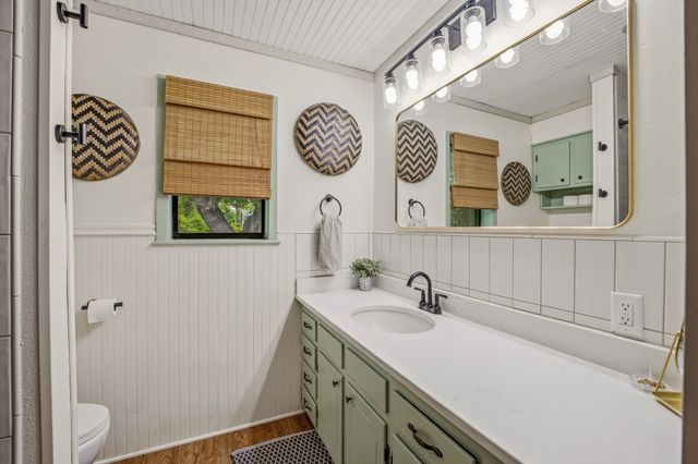 200 E Plum Avenue, De Leon, TX 76444