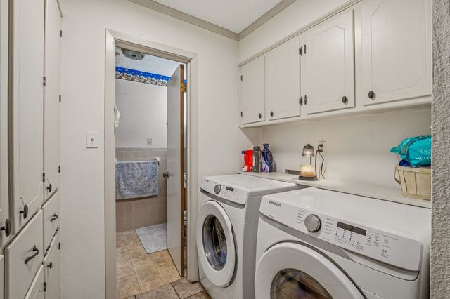 200 E Plum Avenue, De Leon, TX 76444