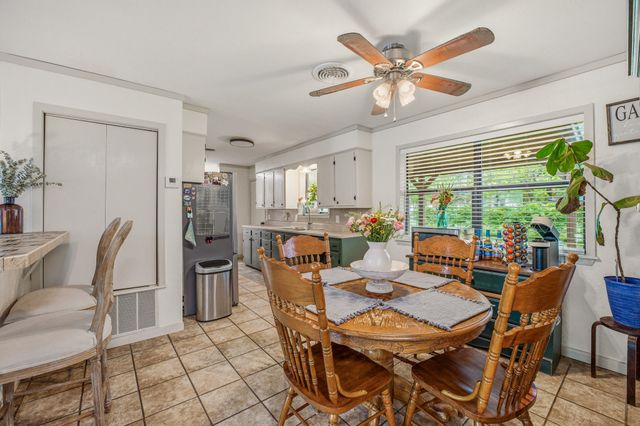200 E Plum Avenue, De Leon, TX 76444