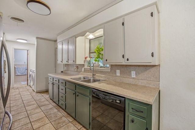 200 E Plum Avenue, De Leon, TX 76444