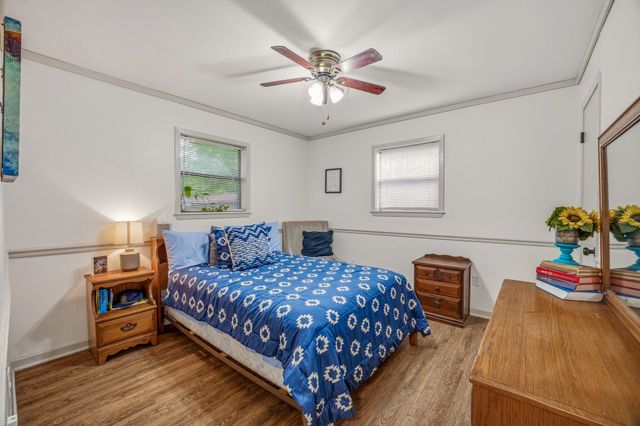 200 E Plum Avenue, De Leon, TX 76444
