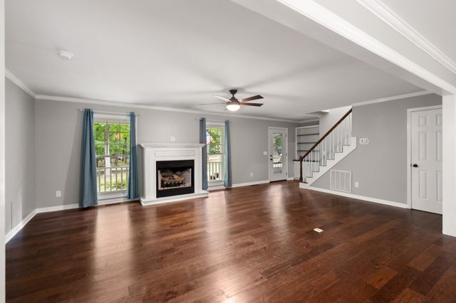 979 Paige Dr, Lawrenceburg, TN 38464