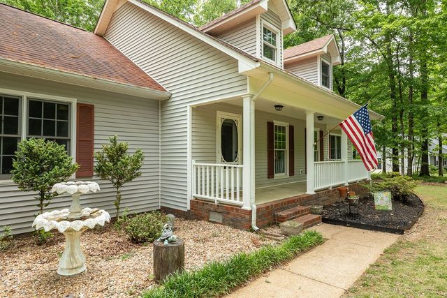979 Paige Dr, Lawrenceburg, TN 38464