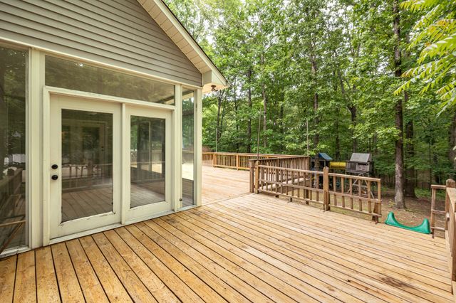 979 Paige Dr, Lawrenceburg, TN 38464