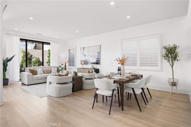 217 Piazza, Irvine, CA 92602