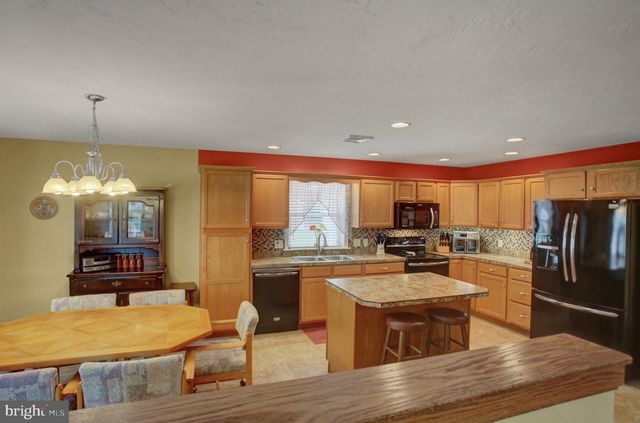 101 COLONIAL CT, Shippensburg, PA 17257
