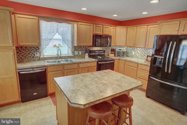 101 COLONIAL CT, Shippensburg, PA 17257