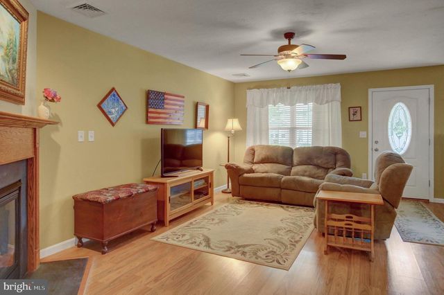 101 COLONIAL CT, Shippensburg, PA 17257