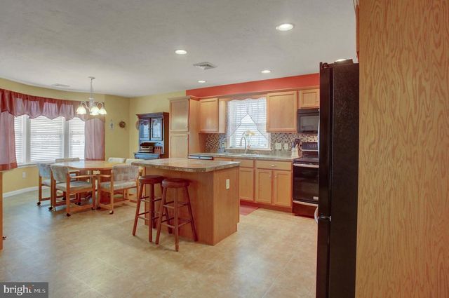 101 COLONIAL CT, Shippensburg, PA 17257