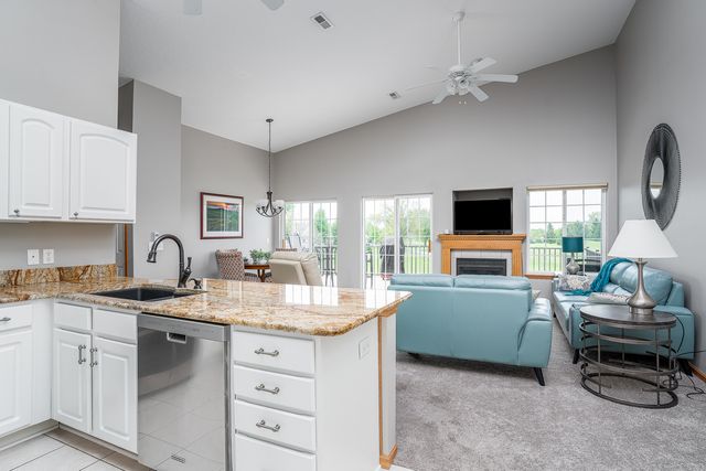 2958 Holiday Court 9, Bettendorf, IA 52722