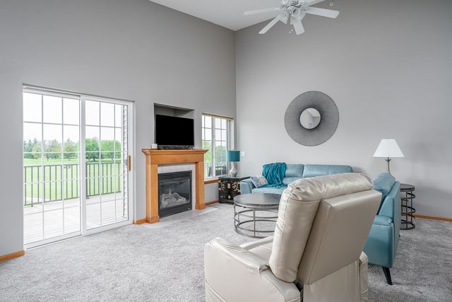 2958 Holiday Court 9, Bettendorf, IA 52722