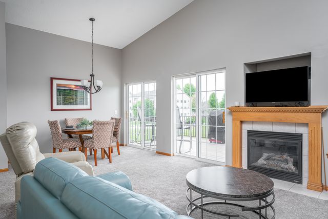 2958 Holiday Court 9, Bettendorf, IA 52722