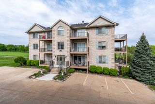2958 Holiday Court 9, Bettendorf, IA 52722