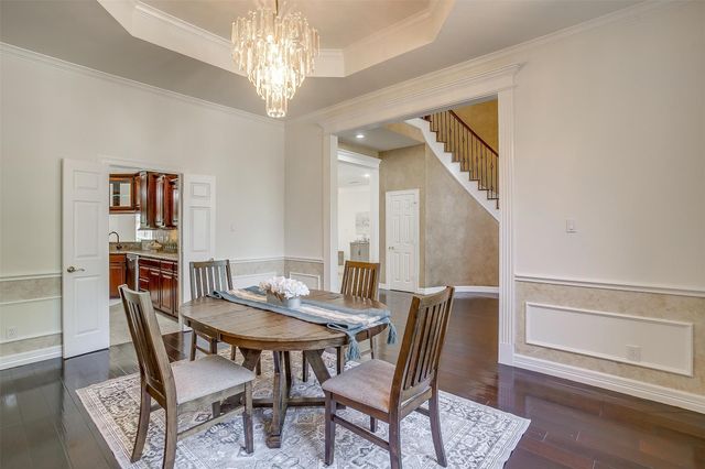 125 N Creekwood Drive, Mansfield, TX 76063