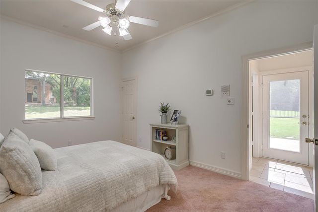 125 N Creekwood Drive, Mansfield, TX 76063