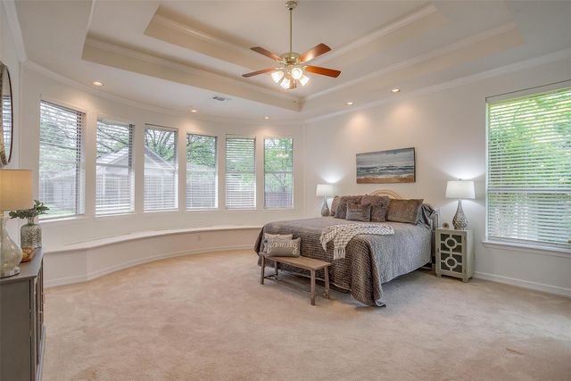 125 N Creekwood Drive, Mansfield, TX 76063