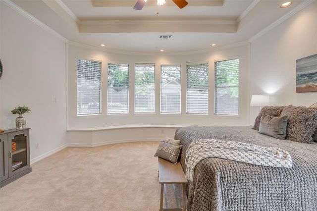 125 N Creekwood Drive, Mansfield, TX 76063