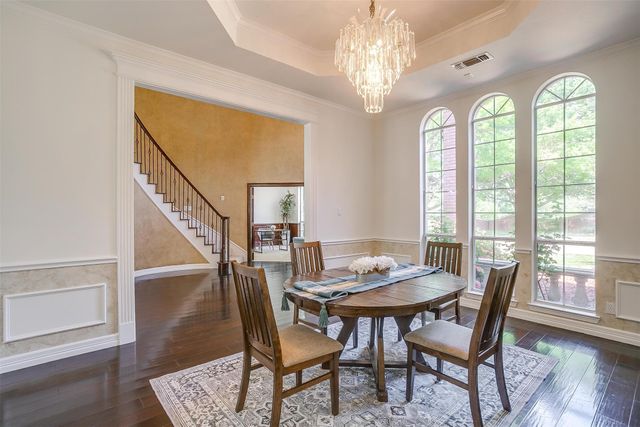 125 N Creekwood Drive, Mansfield, TX 76063