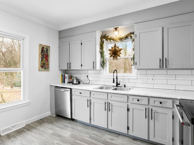 27 Maxie Ave Avenue, Greenville, SC 29611