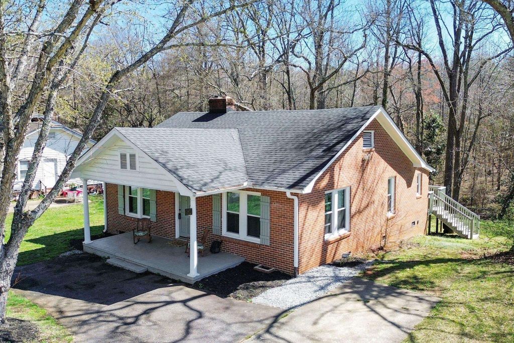 27 Maxie Ave Avenue, Greenville, SC 29611