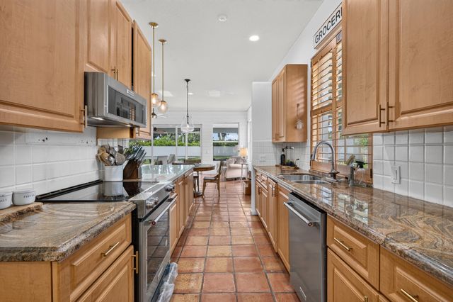 218 HAMPTON Court, Jupiter, FL 33458