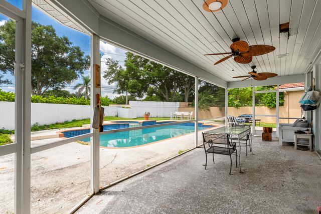 218 HAMPTON Court, Jupiter, FL 33458