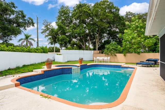218 HAMPTON Court, Jupiter, FL 33458