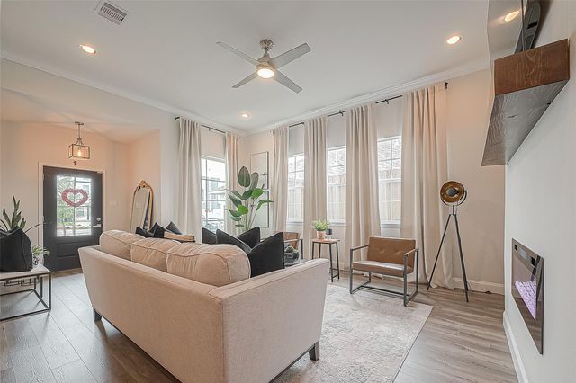 7117 Saint Augustine Street, Houston, TX 77021