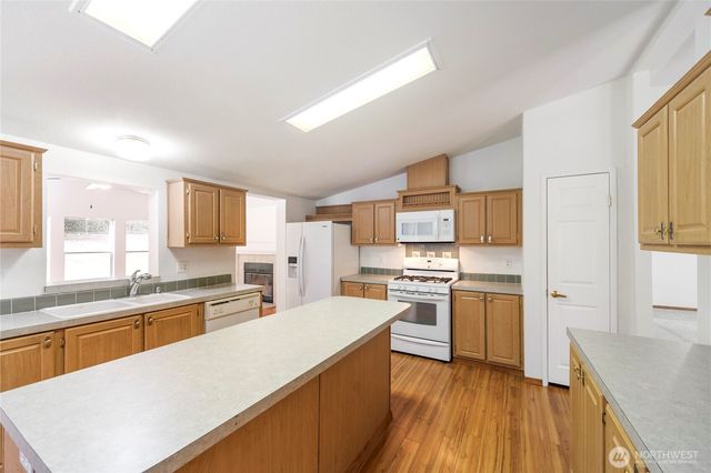 824 Cherub Place East, Port Orchard, WA 98366