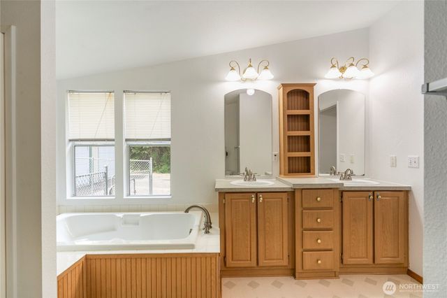 824 Cherub Place East, Port Orchard, WA 98366