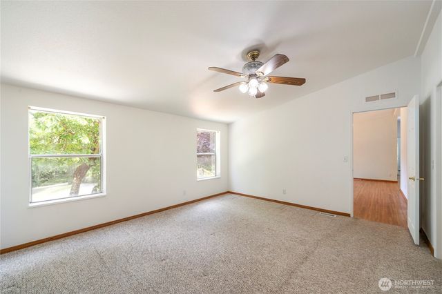 824 Cherub Place East, Port Orchard, WA 98366