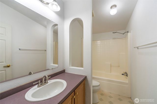 824 Cherub Place East, Port Orchard, WA 98366