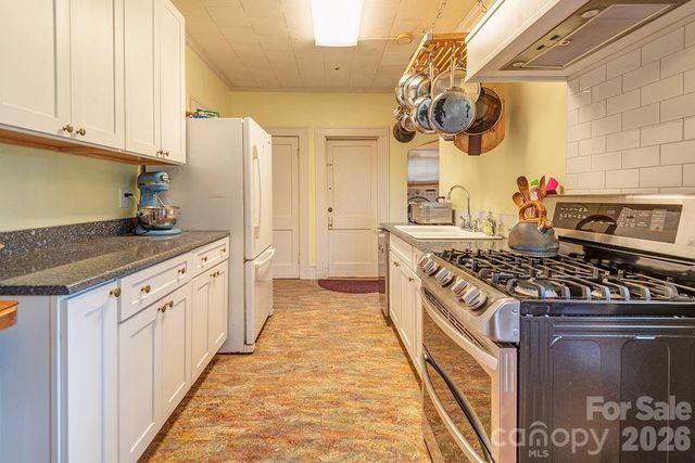 133 Westwood Place, Asheville, NC 28806