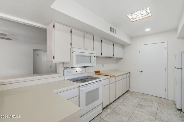 26402 S LAKEMONT Drive, Sun Lakes, AZ 85248