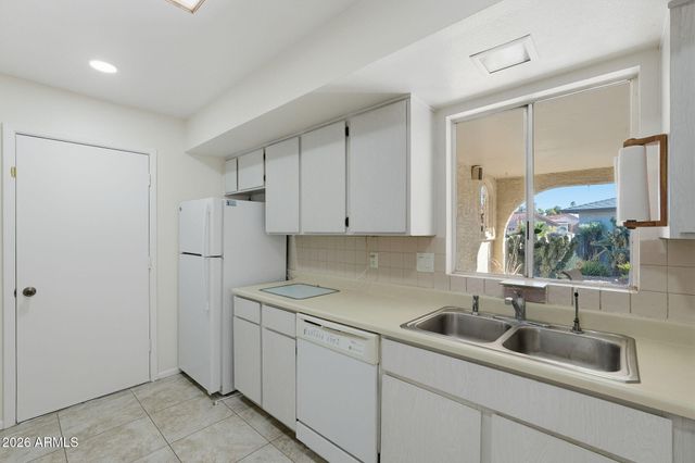 26402 S LAKEMONT Drive, Sun Lakes, AZ 85248