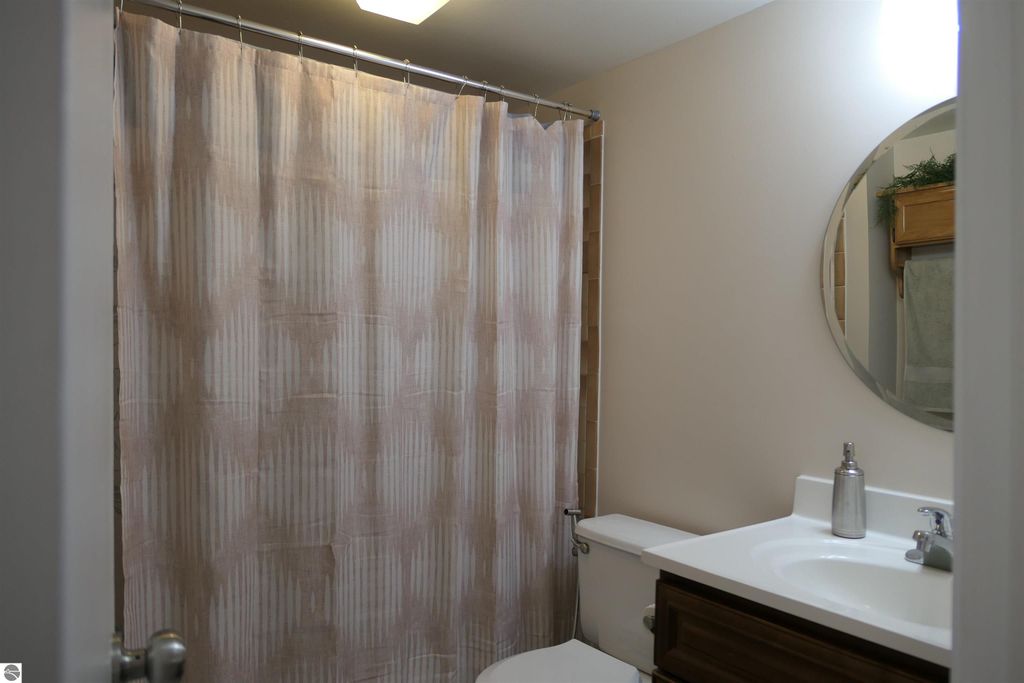 Image 10 of property listing at 205 E Jolly Road # 6, Lansing, MI 48910