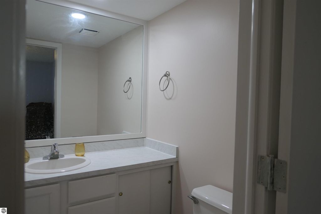 Image 13 of property listing at 205 E Jolly Road # 6, Lansing, MI 48910