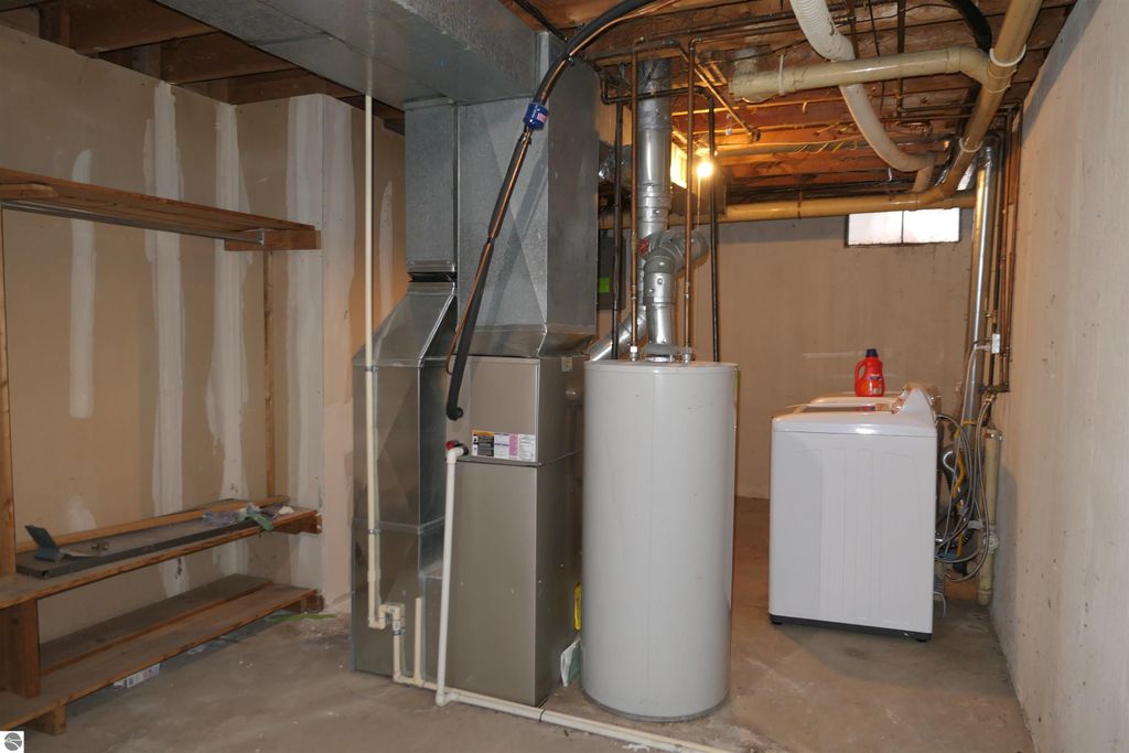 Image 16 of property listing at 205 E Jolly Road # 6, Lansing, MI 48910