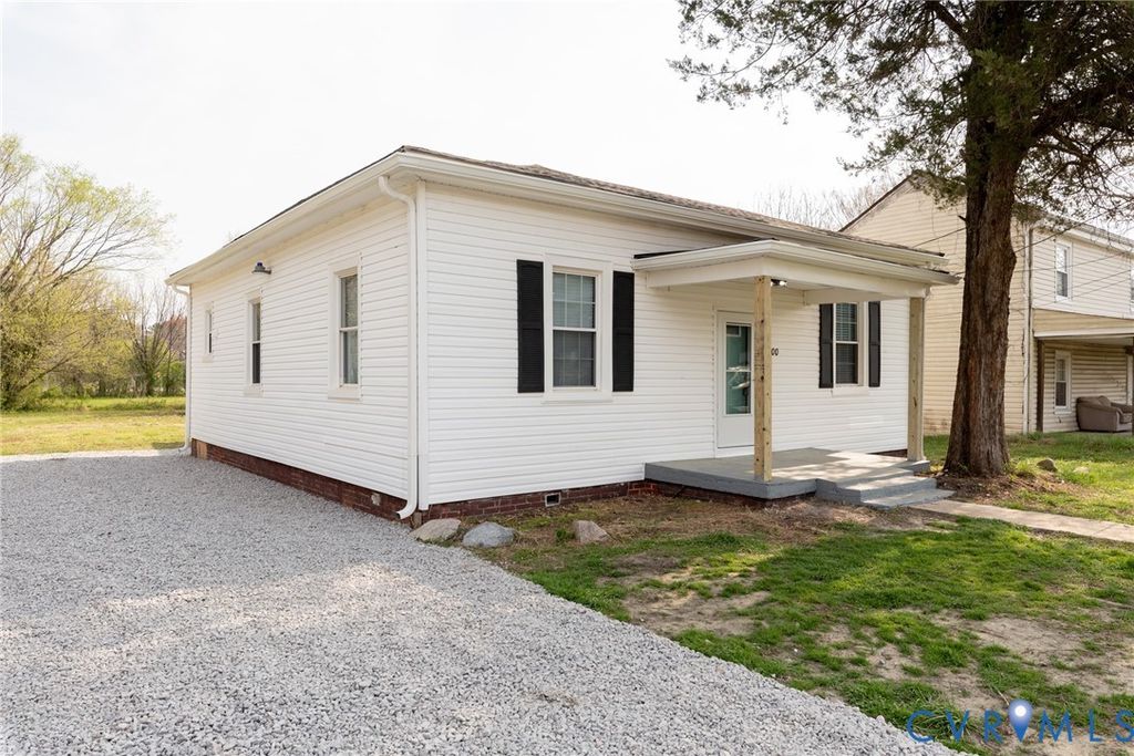 9800 Golf Course Dr, Disputanta, VA 23842