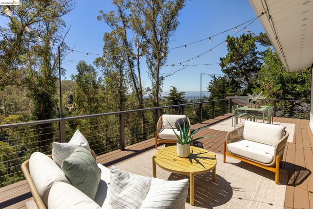 6824 Paso Robles Dr., Oakland, CA 94611